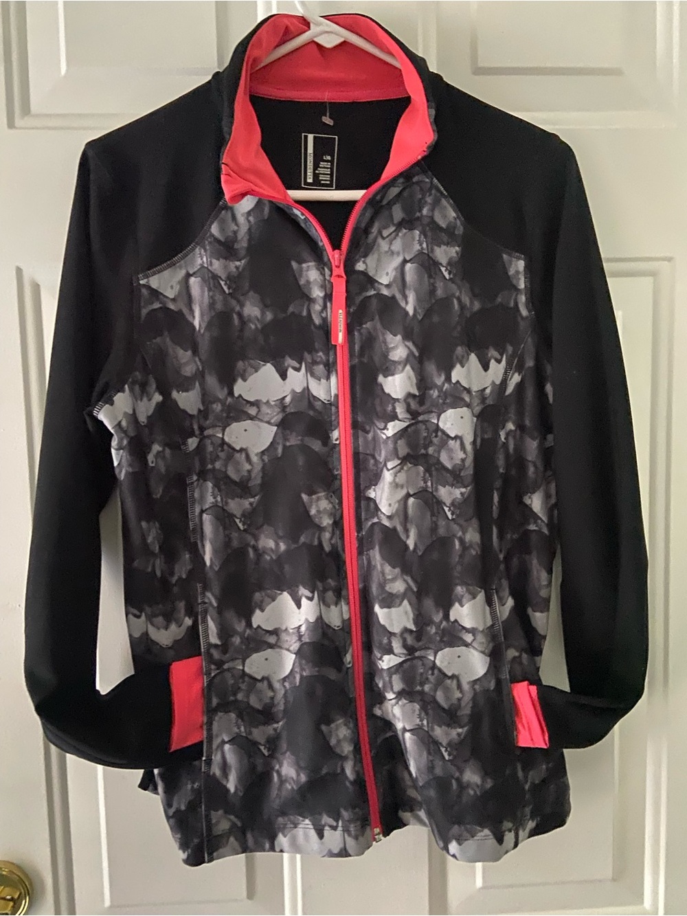 Mondetta Women’s Black & Coral Zip-Jacket